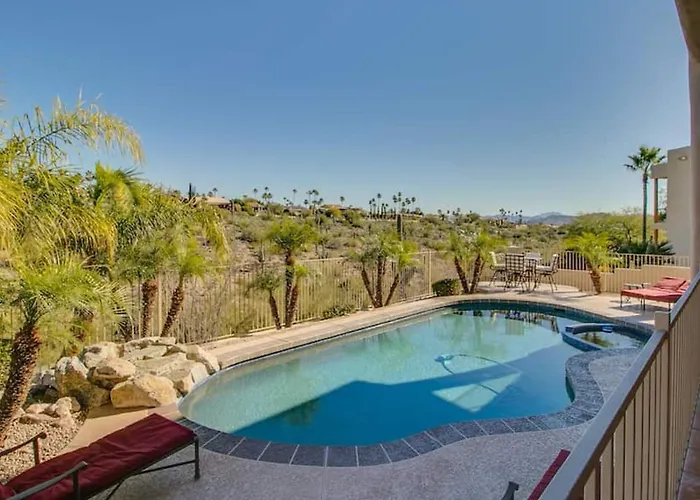 Fabulous 4-bdrm Wbreathtaking Views Pool Сasa de vacaciones *