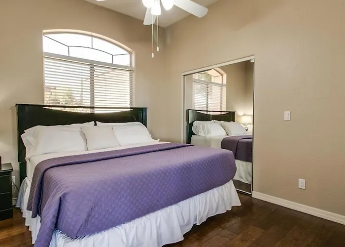 Fabulous 4-bdrm Wbreathtaking Views Pool