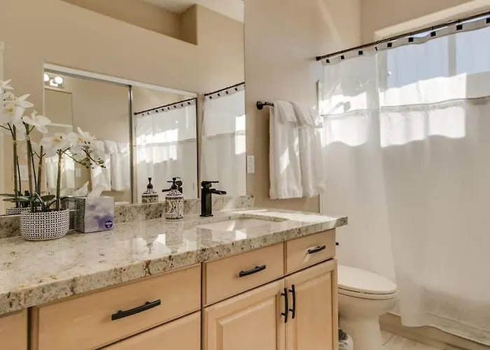 Fabulous 4-bdrm Wbreathtaking Views Pool *