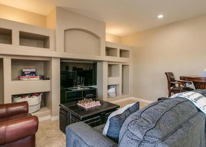 Fabulous 4-bdrm Wbreathtaking Views Pool