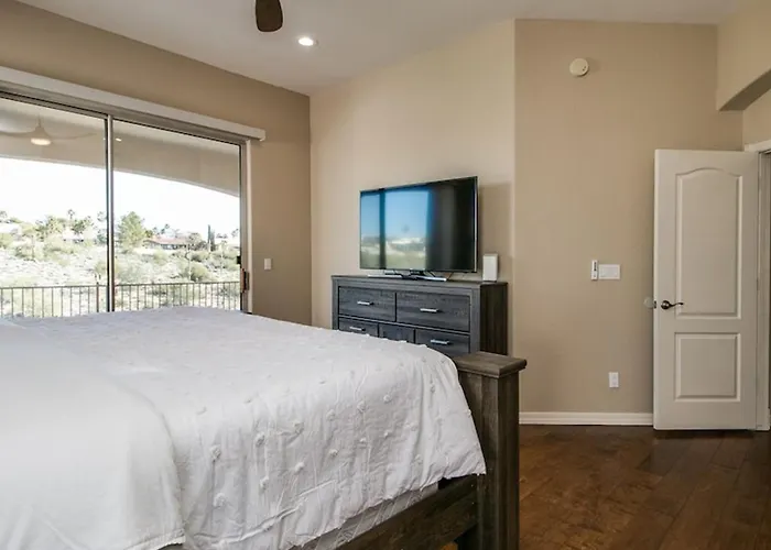 Fabulous 4-bdrm Wbreathtaking Views Pool Сasa de vacaciones *