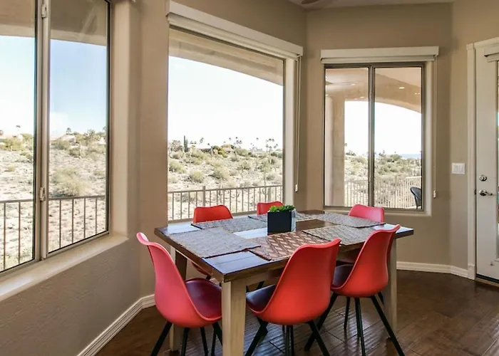 Fabulous 4-bdrm Wbreathtaking Views Pool Сasa de vacaciones