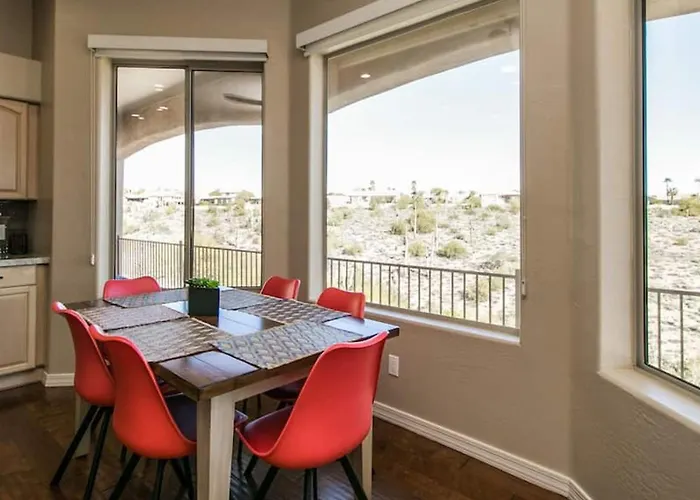 Fabulous 4-bdrm Wbreathtaking Views Pool Сasa de vacaciones