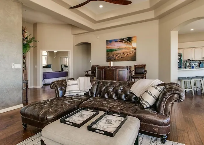 Fabulous 4-bdrm Wbreathtaking Views Pool Сasa de vacaciones *
