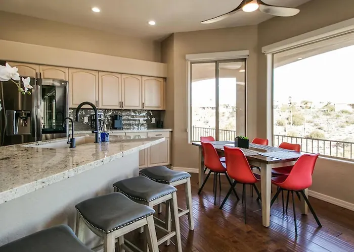 Fabulous 4-bdrm Wbreathtaking Views Pool