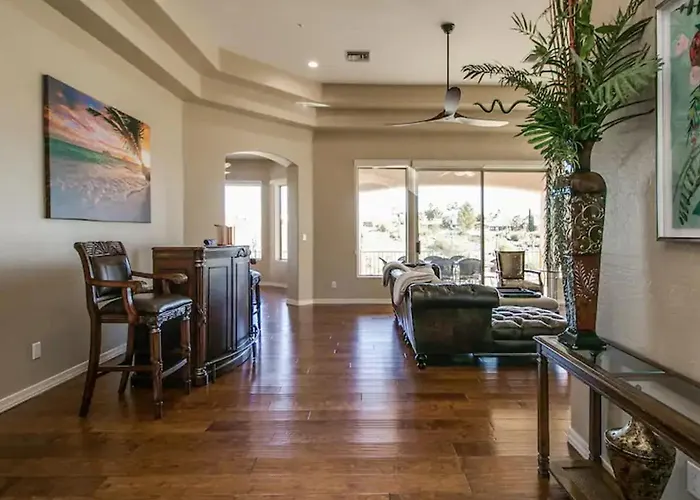 Fabulous 4-bdrm Wbreathtaking Views Pool *